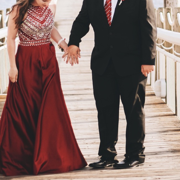 Red prom dress - Picture 2 of 3